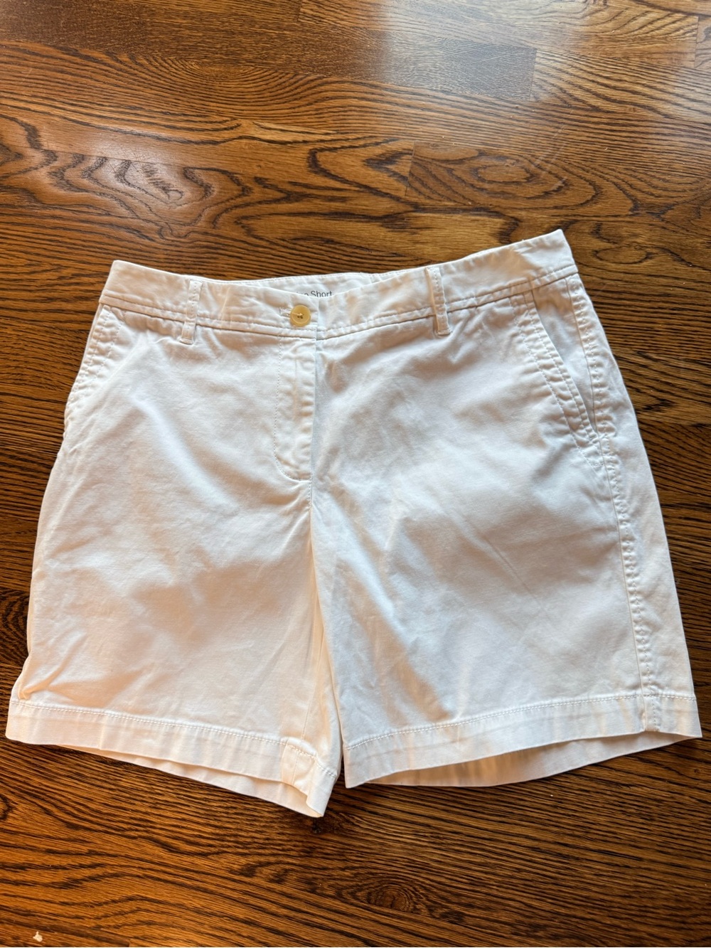 Talbots Relaxed Chino Shorts.White. Size 6 pockets.EUC cotton/spandex 7” inseam
